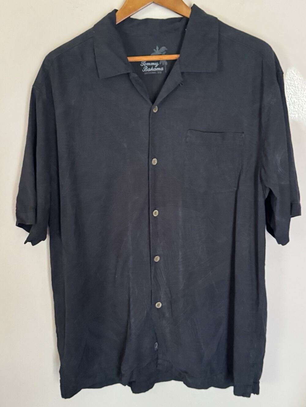 Tommy Bahama Black 100% Silk Camp Shirt Men’s Large Short Sleeve Button Down